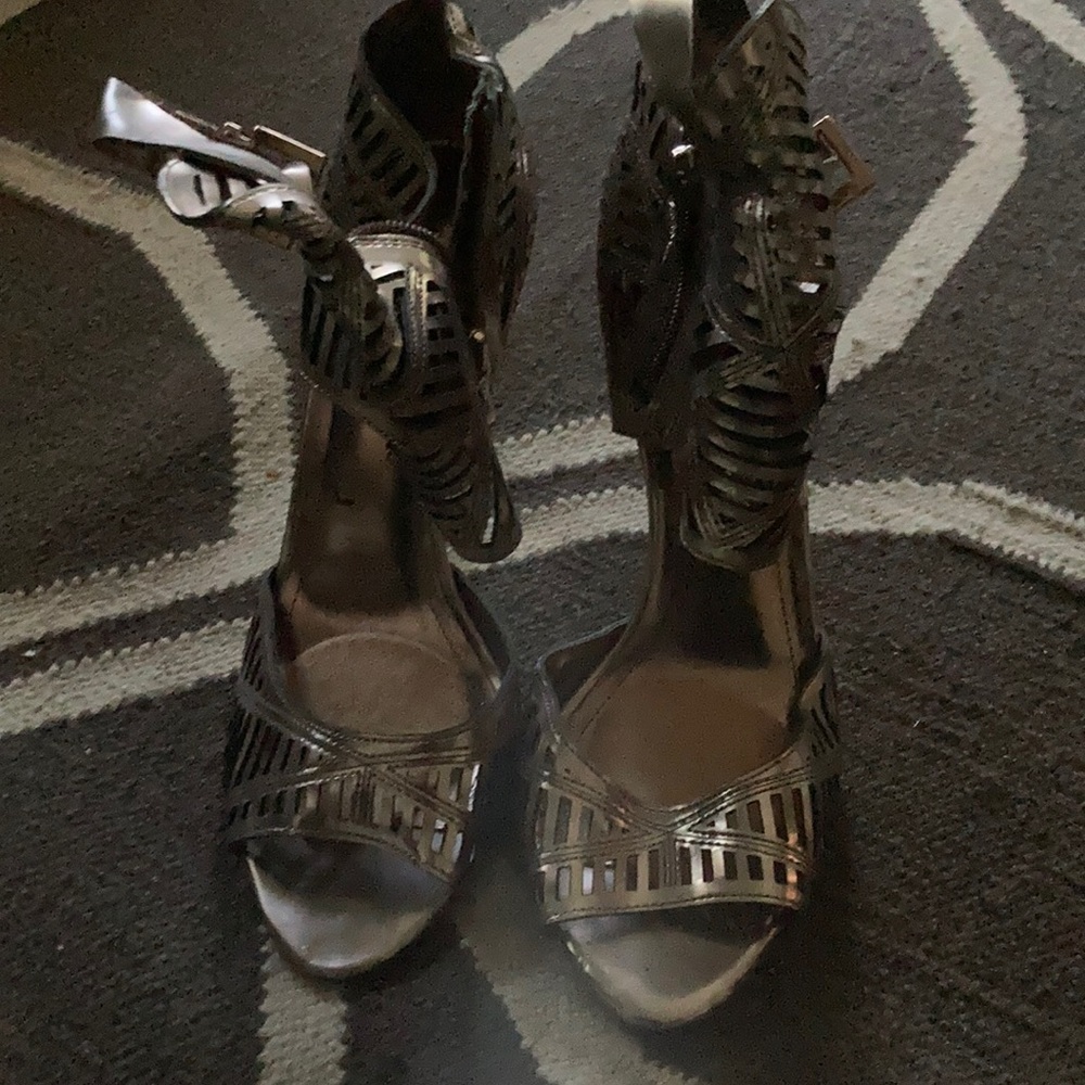 BCBG patented leather heels